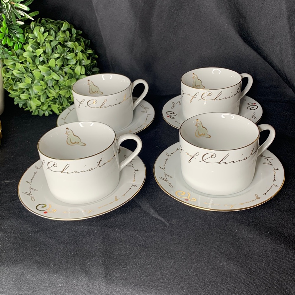Set of 4 beautiful HTF Pier 1 “12 Days of Christmas” coffee / tea cups & saucers